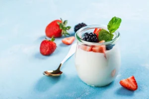 "Ketogenic Diet Yogurt with Low-Carb Berries"