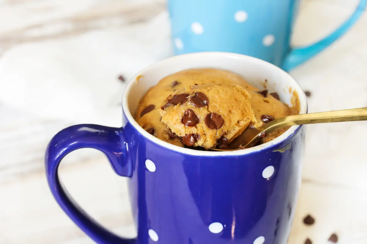 Perfectly fluffy mug cake avoiding chewiness.